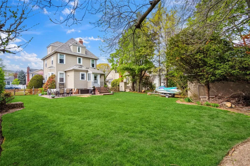 41 Gates Avenue Malverne NY 11565
