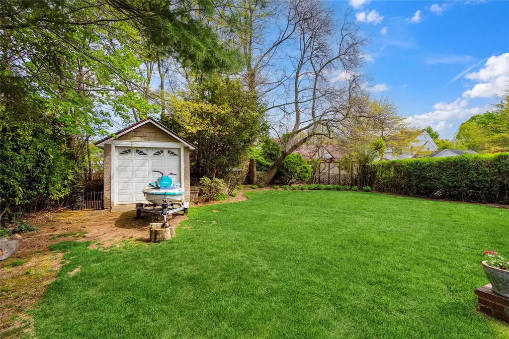 41 Gates Avenue Malverne NY 11565