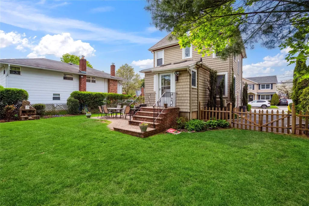 41 Gates Avenue Malverne NY 11565