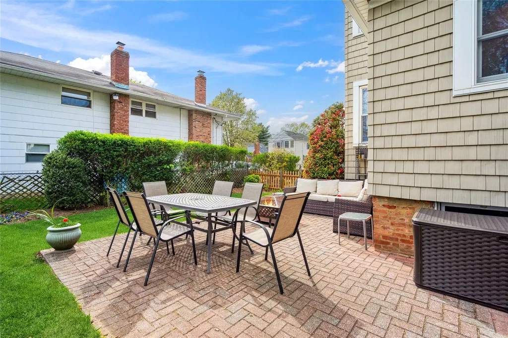 41 Gates Avenue Malverne NY 11565
