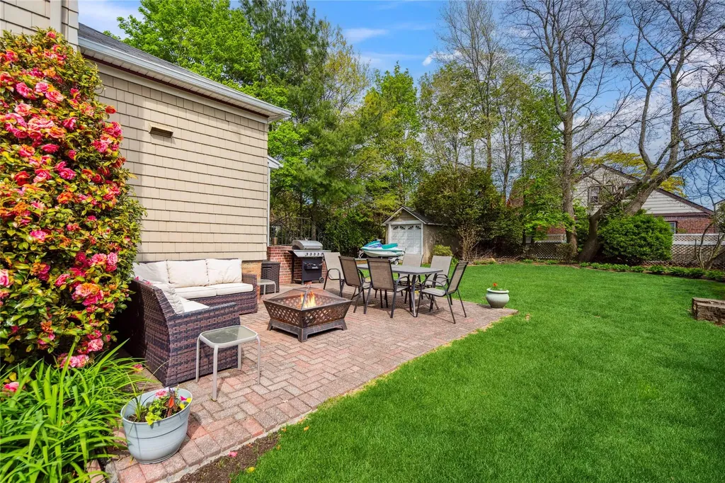 41 Gates Avenue Malverne NY 11565