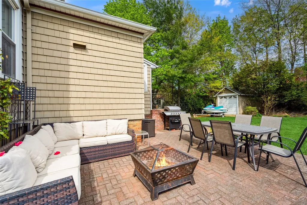 41 Gates Avenue Malverne NY 11565