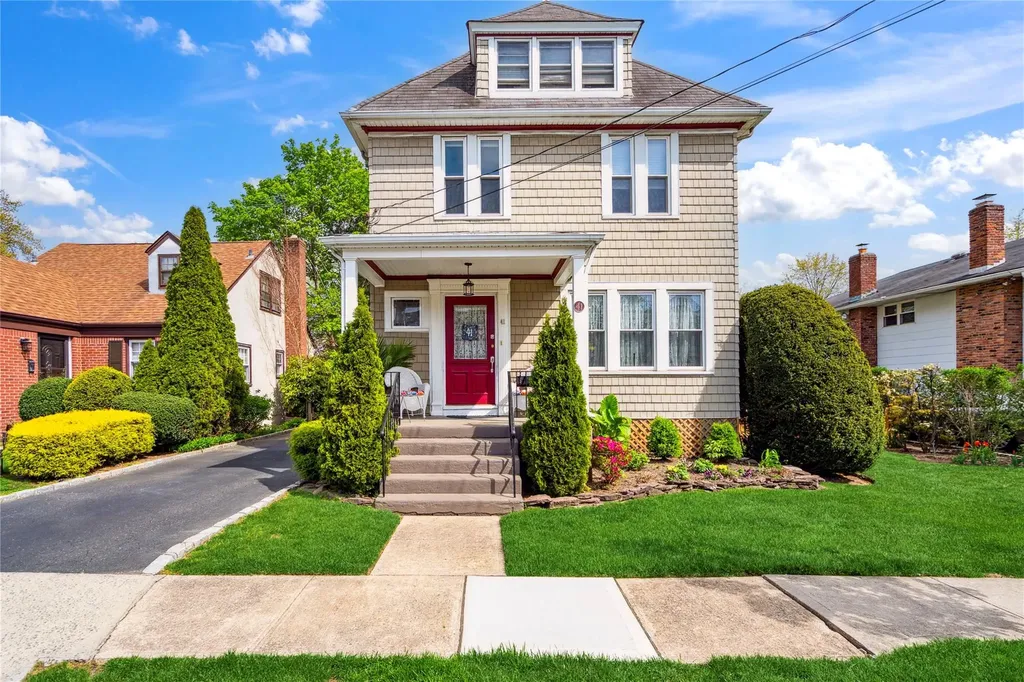 41 Gates Avenue Malverne NY 11565