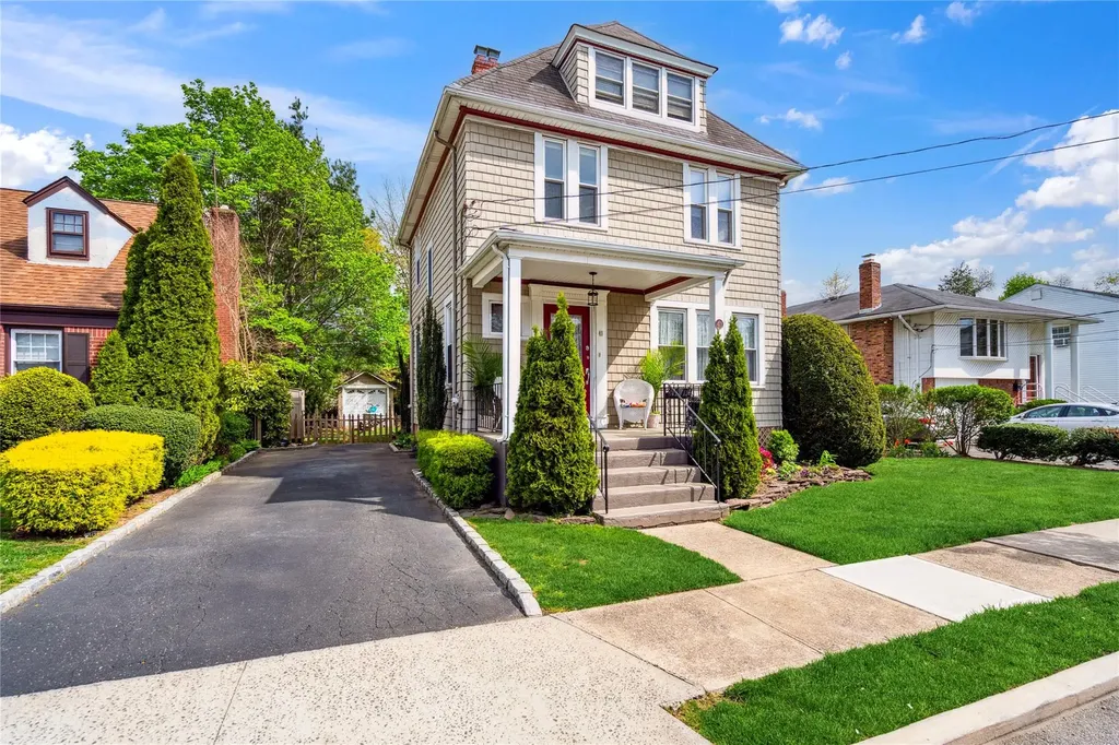 41 Gates Avenue Malverne NY 11565