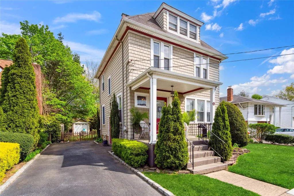 41 Gates Avenue Malverne NY 11565