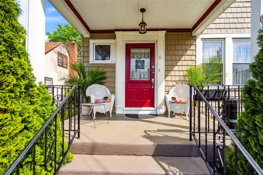 41 Gates Avenue Malverne NY 11565