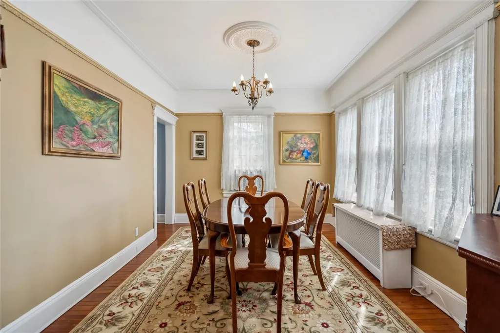 41 Gates Avenue Malverne NY 11565