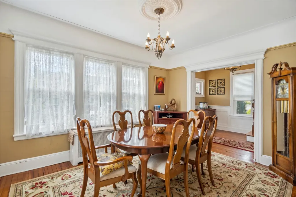 41 Gates Avenue Malverne NY 11565