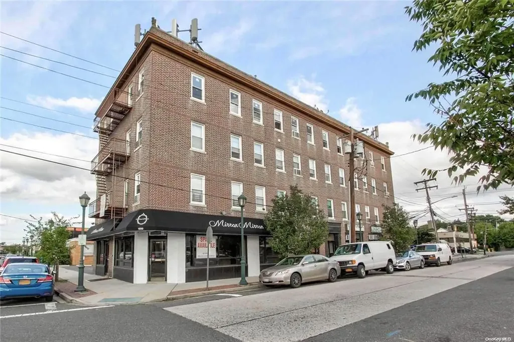 16 New Street Hewlett NY 11557