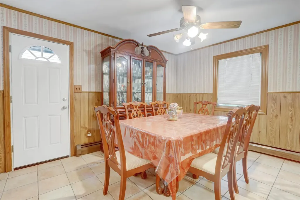 33 Cliff Lane Levittown NY 11756