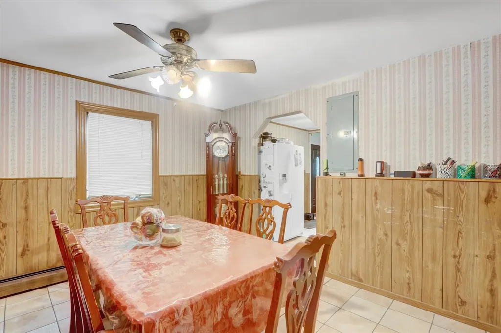33 Cliff Lane Levittown NY 11756