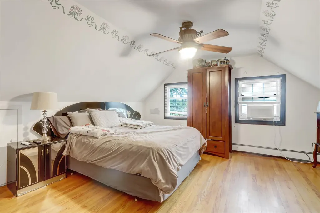 33 Cliff Lane Levittown NY 11756