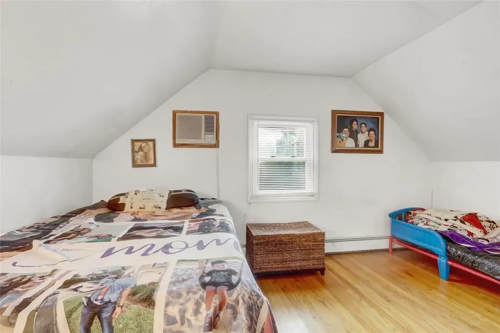 33 Cliff Lane Levittown NY 11756