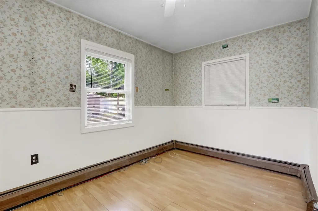 33 Cliff Lane Levittown NY 11756