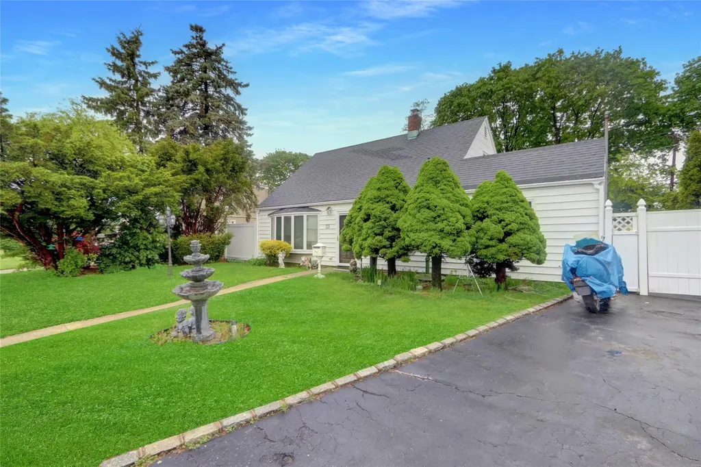 33 Cliff Lane Levittown NY 11756