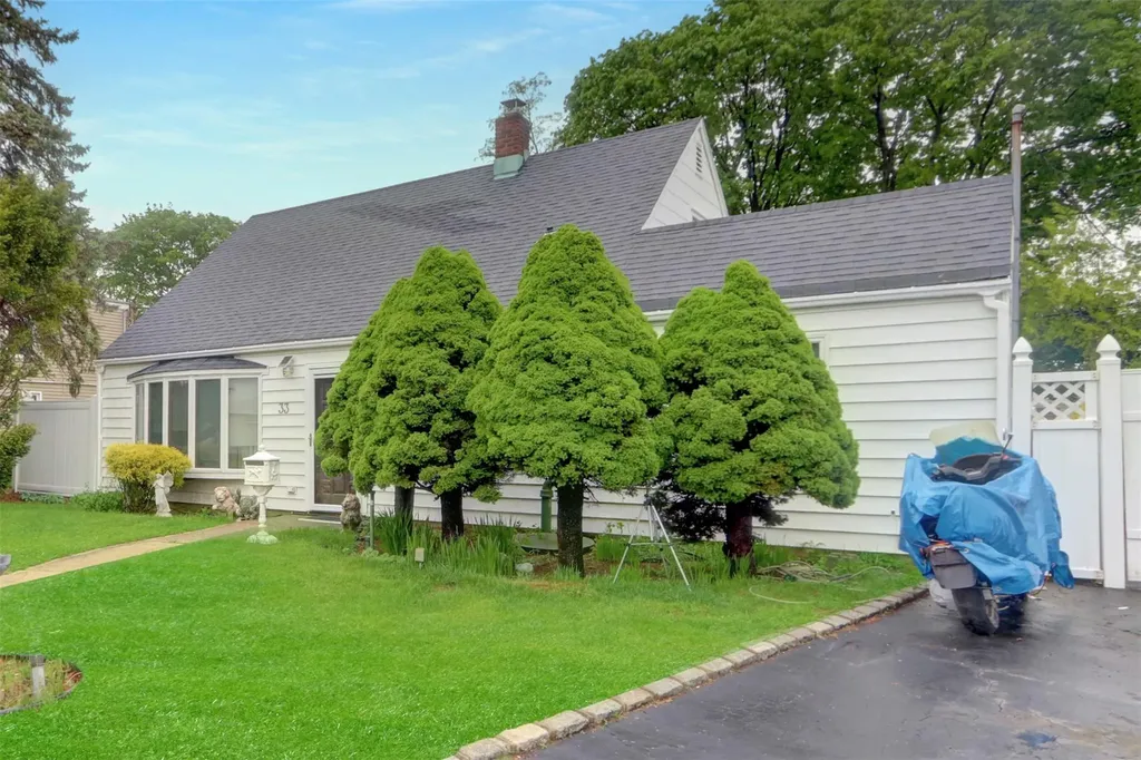 33 Cliff Lane Levittown NY 11756
