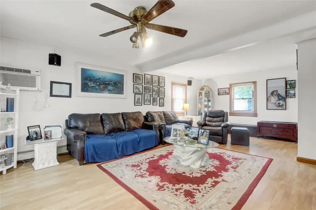 33 Cliff Lane Levittown NY 11756