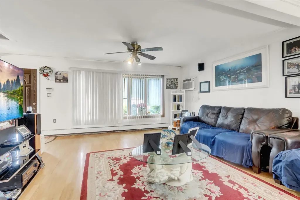 33 Cliff Lane Levittown NY 11756