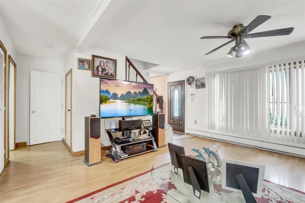 33 Cliff Lane Levittown NY 11756