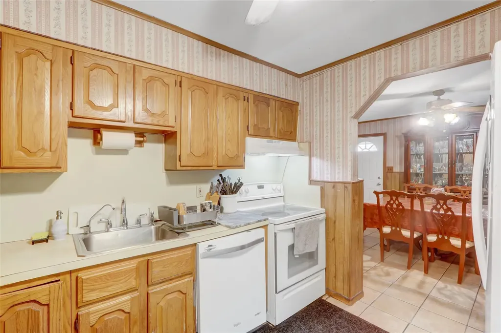 33 Cliff Lane Levittown NY 11756