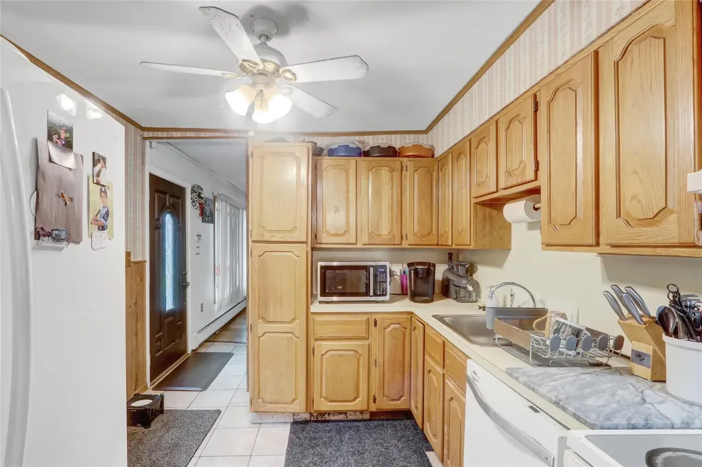 33 Cliff Lane Levittown NY 11756