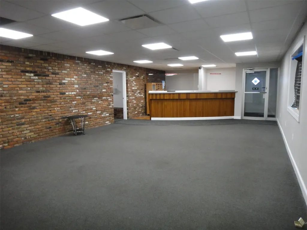 109 Carleton Central Islip NY 11722
