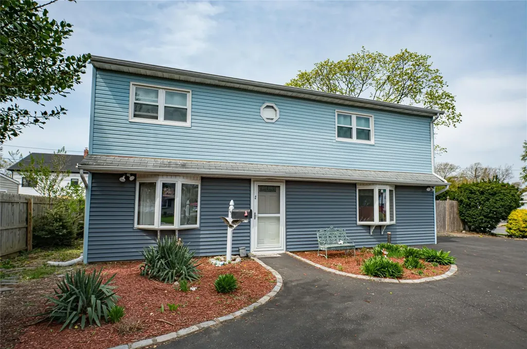 46 Stone Lane Levittown NY 11756