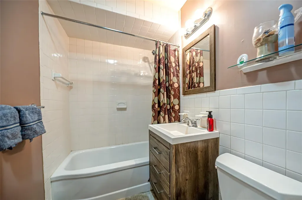 46 Stone Lane Levittown NY 11756