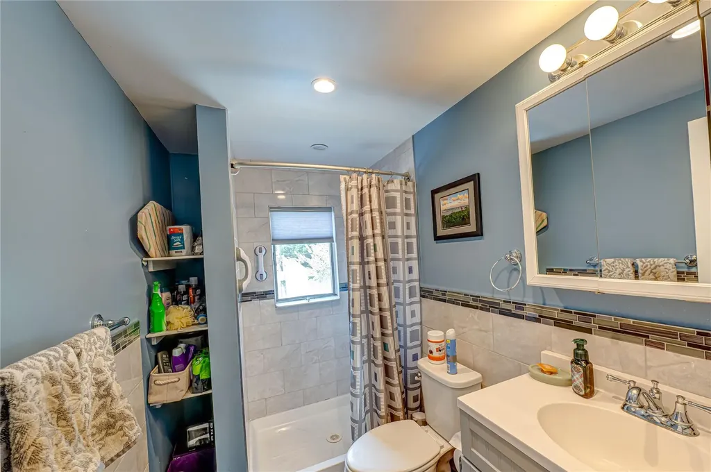 46 Stone Lane Levittown NY 11756