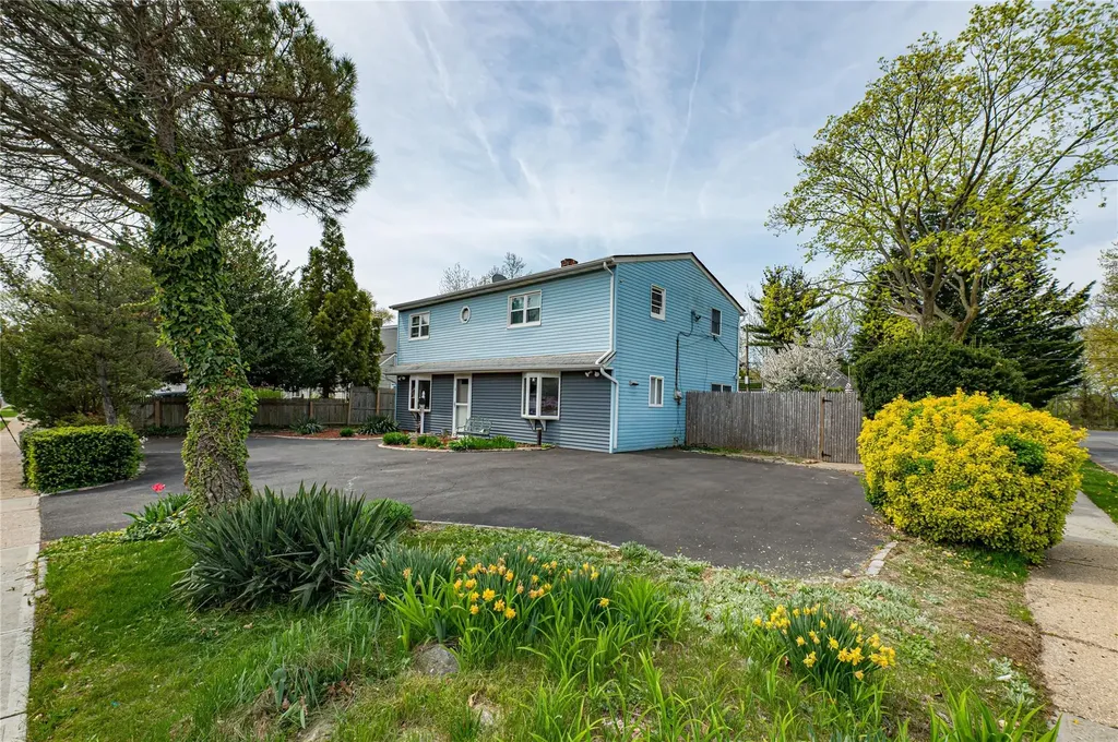46 Stone Lane Levittown NY 11756