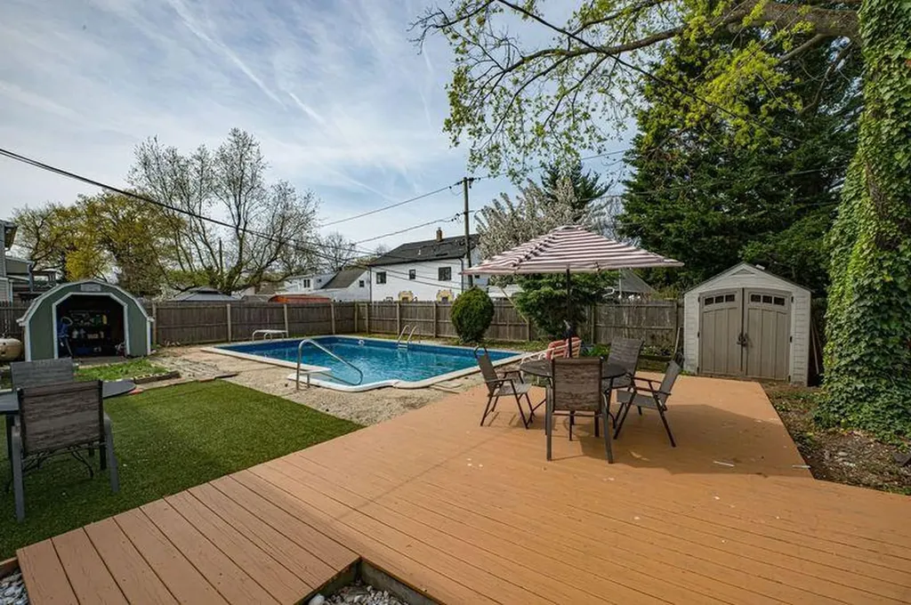 46 Stone Lane Levittown NY 11756