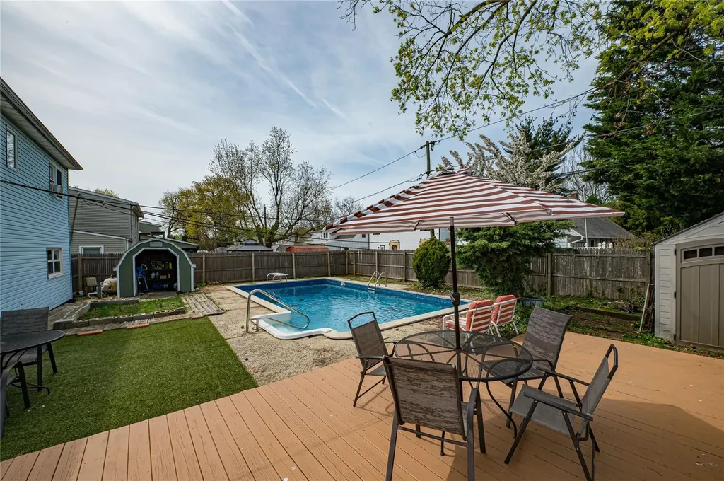46 Stone Lane Levittown NY 11756