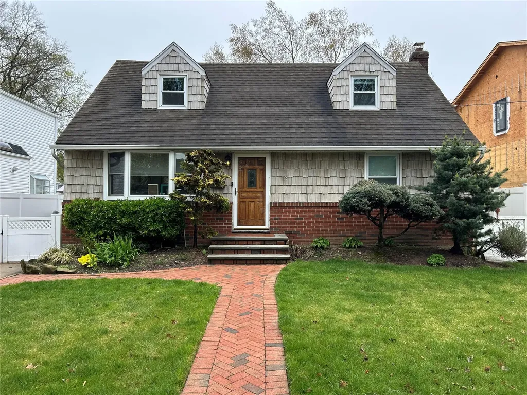 2191 Maple Street Wantagh NY 11793