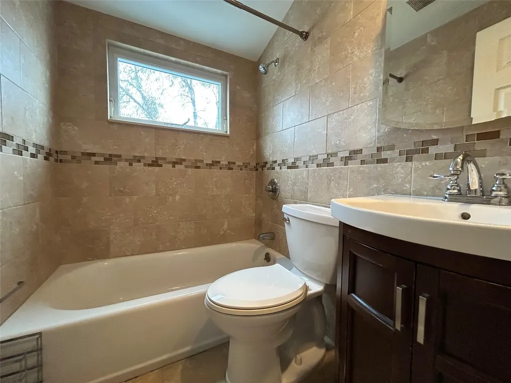 2191 Maple Street Wantagh NY 11793