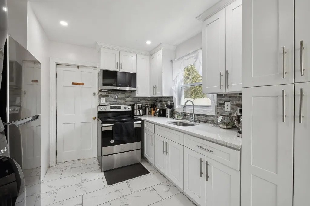 991 Henhawk Road North Baldwin NY 11510