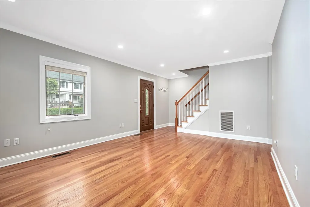 37 Myrtle Boulevard Larchmont NY 10538