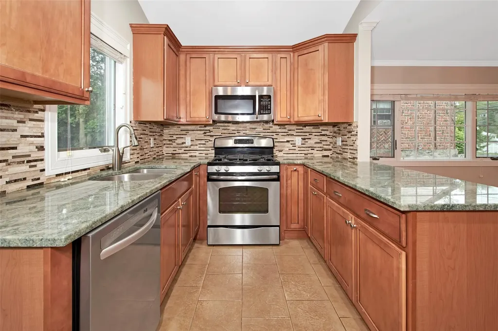 37 Myrtle Boulevard Larchmont NY 10538