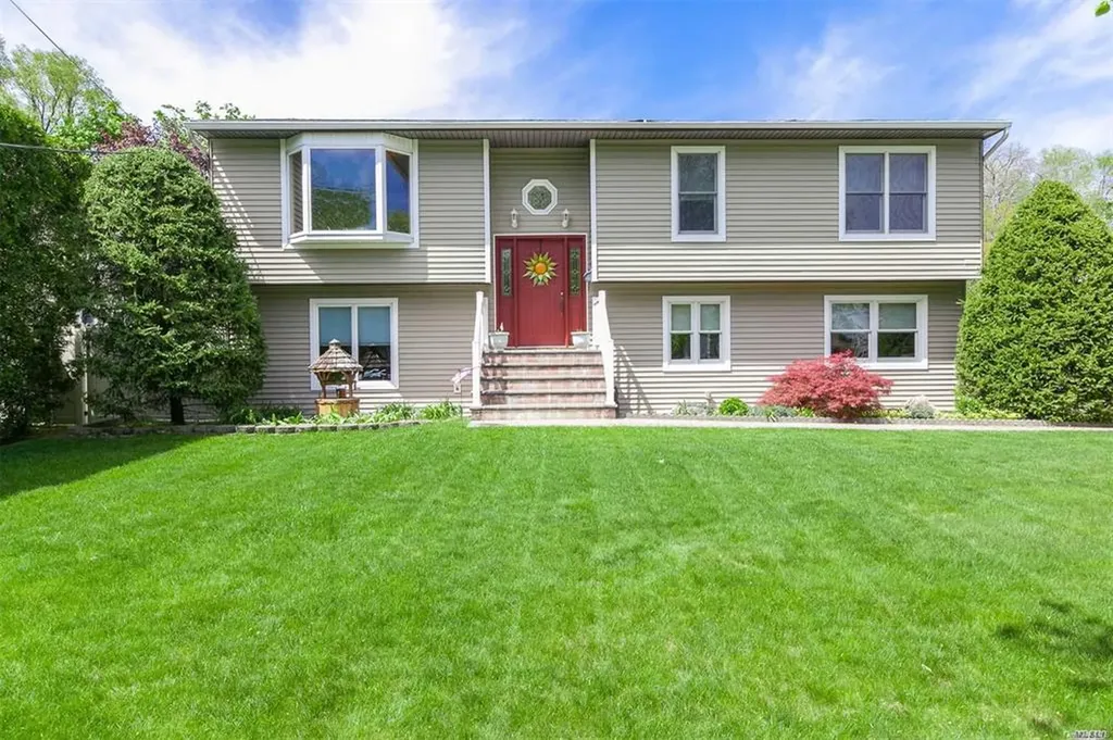 25 Dale Lane Smithtown NY 11787