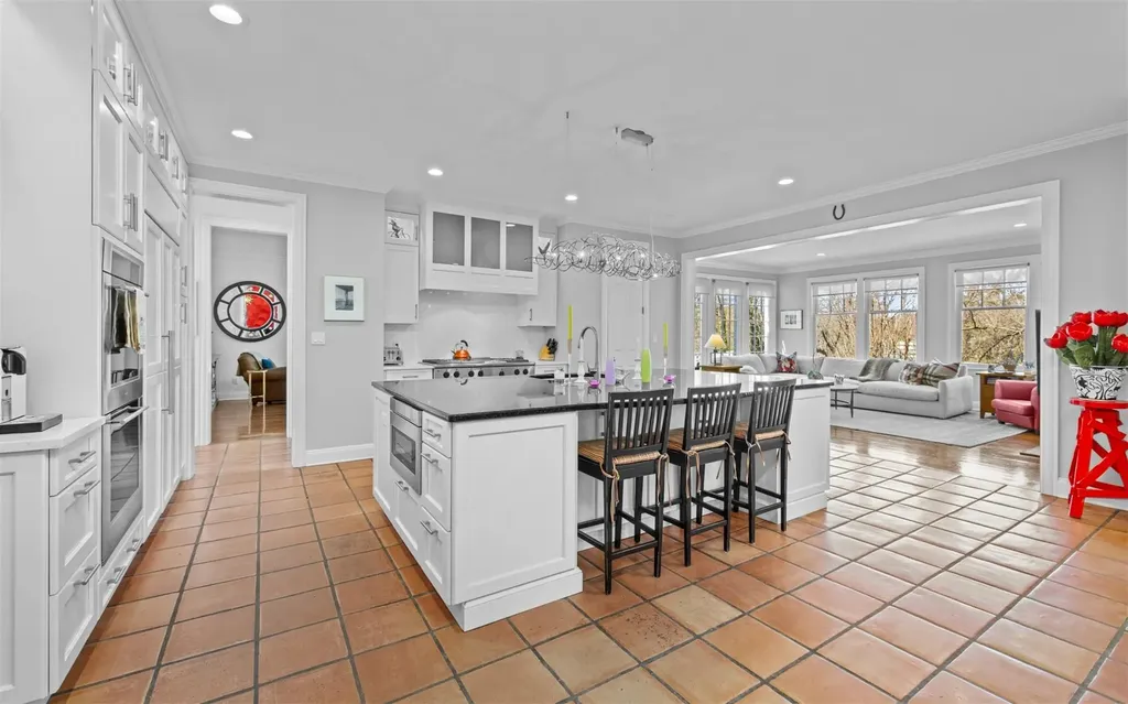 164 Colonial Parkway Manhasset NY 11030