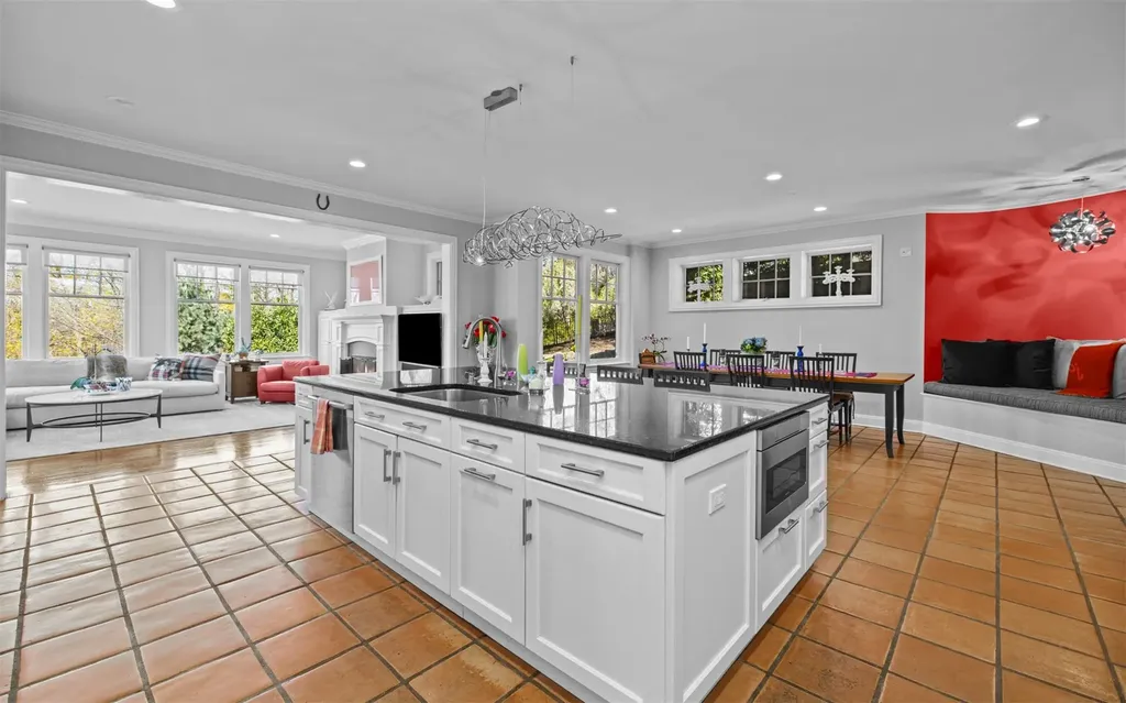 164 Colonial Parkway Manhasset NY 11030