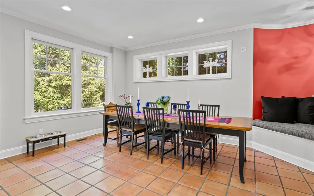 164 Colonial Parkway Manhasset NY 11030