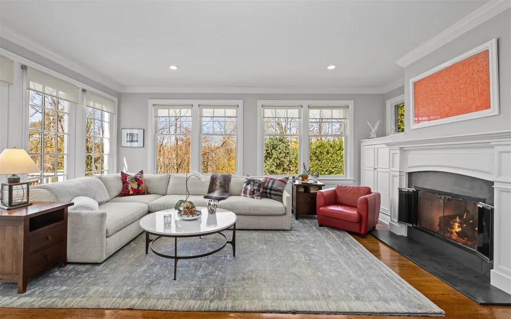 164 Colonial Parkway Manhasset NY 11030