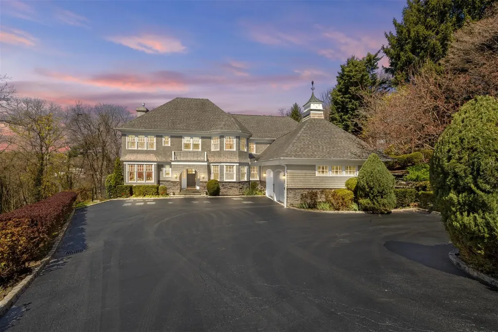164 Colonial Parkway Manhasset NY 11030