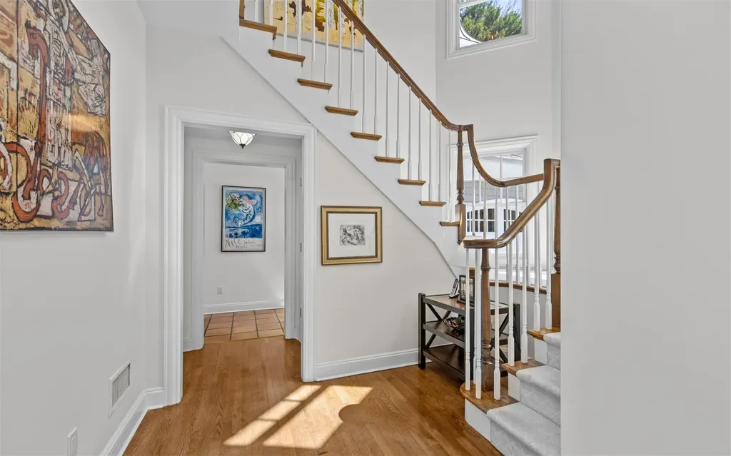 164 Colonial Parkway Manhasset NY 11030