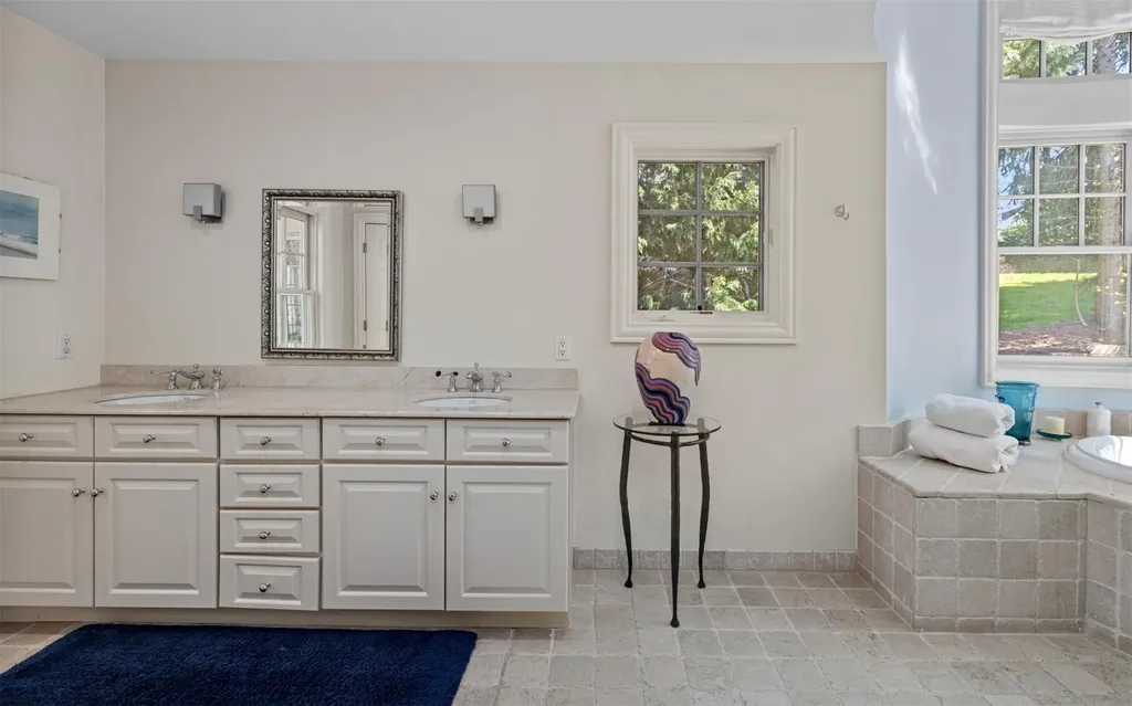 164 Colonial Parkway Manhasset NY 11030
