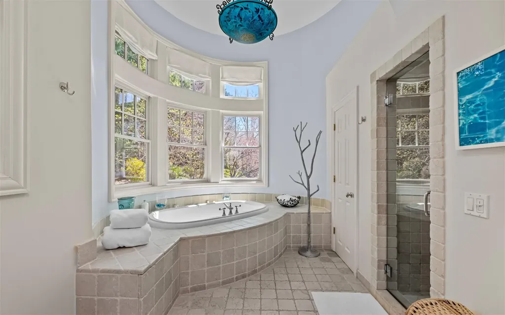 164 Colonial Parkway Manhasset NY 11030