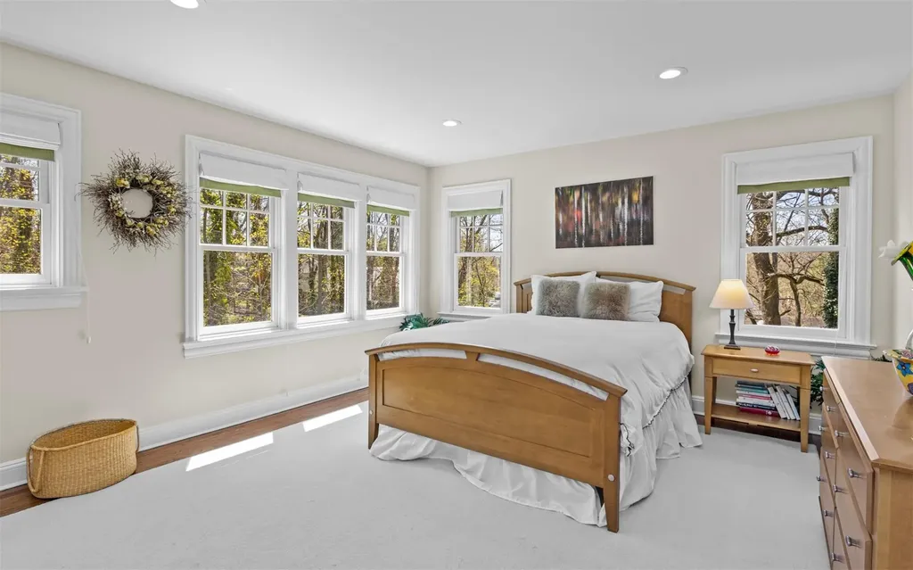 164 Colonial Parkway Manhasset NY 11030