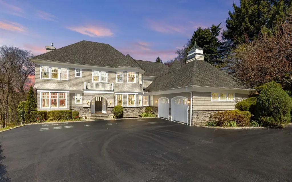 164 Colonial Parkway Manhasset NY 11030