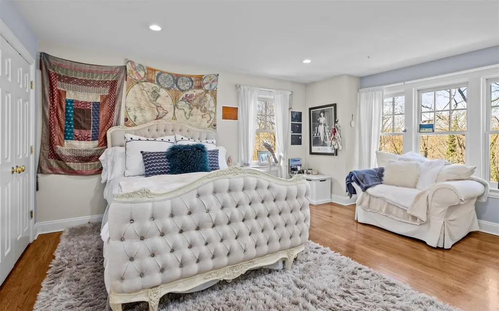 164 Colonial Parkway Manhasset NY 11030