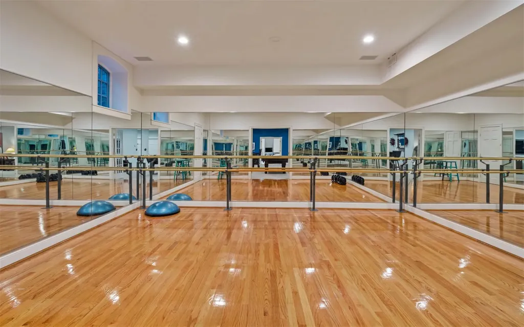 164 Colonial Parkway Manhasset NY 11030